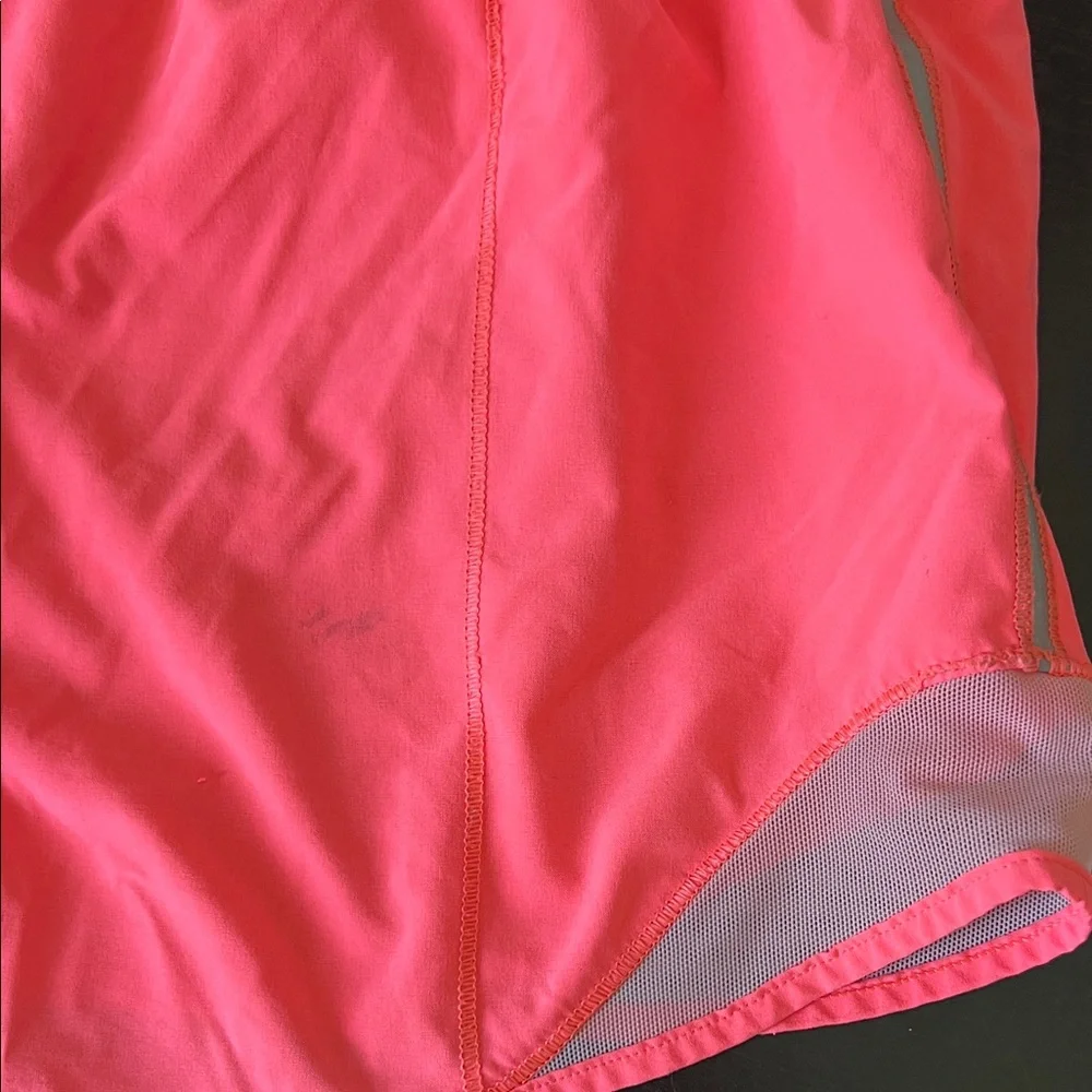 Lululemon hotty hot Shorts - Picture 4 of 5